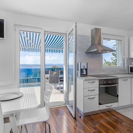 Stunning Apartment In Dramalj With House Sea View Exterior foto