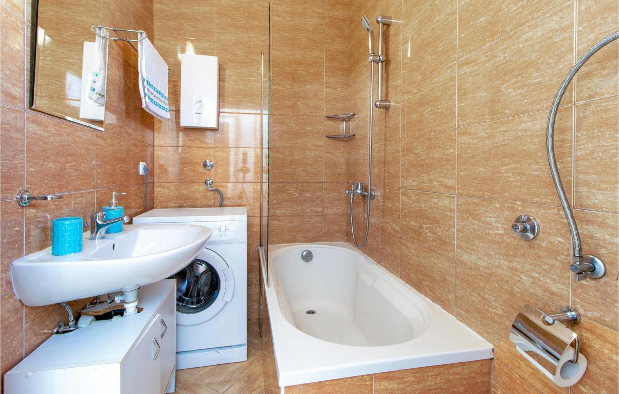 Stunning Apartment In Dramalj With House Sea View Exterior foto
