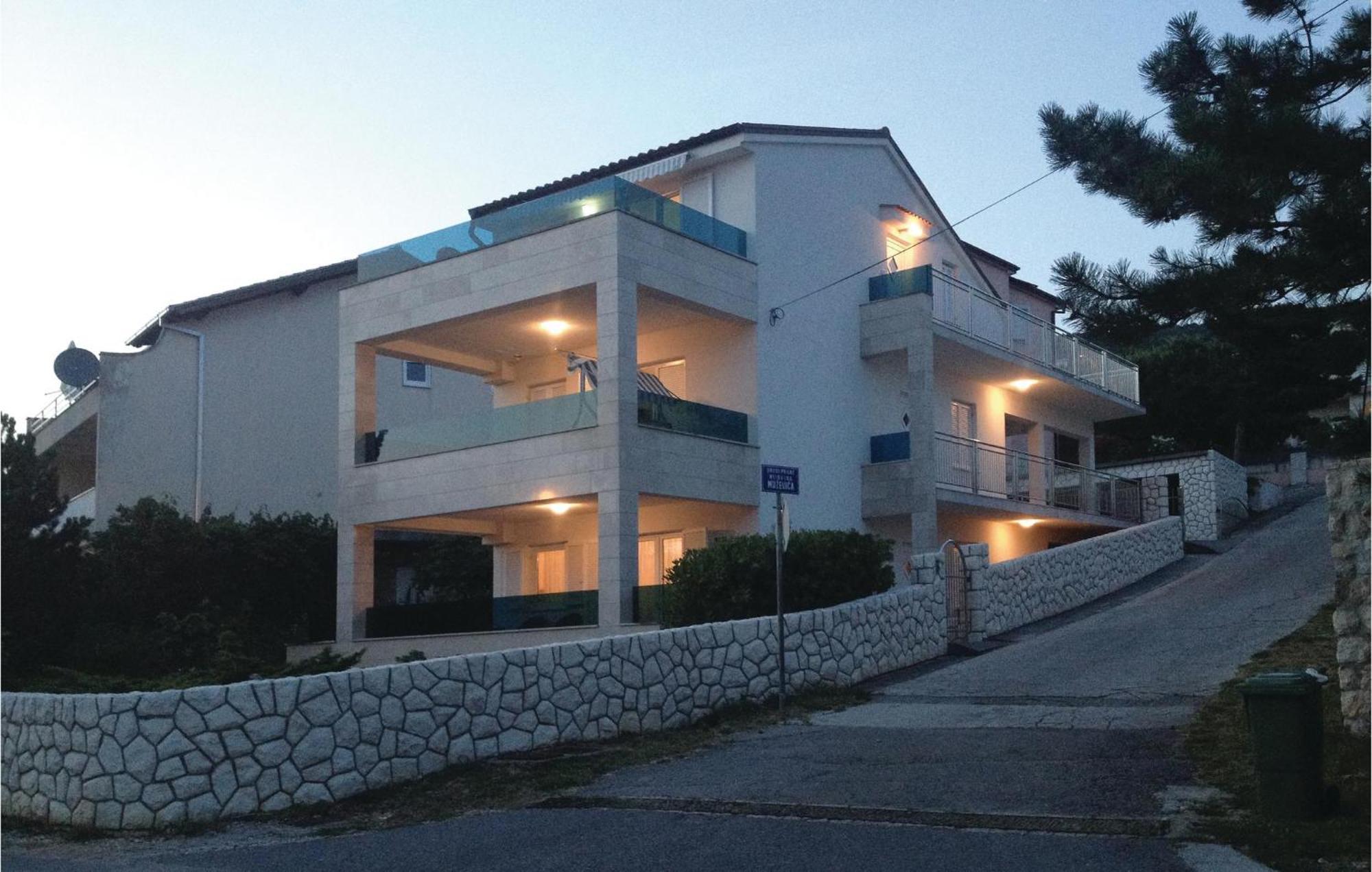 Stunning Apartment In Dramalj With House Sea View Exterior foto