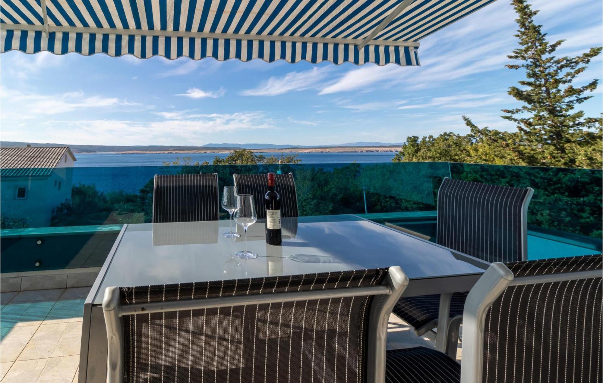 Stunning Apartment In Dramalj With House Sea View Exterior foto